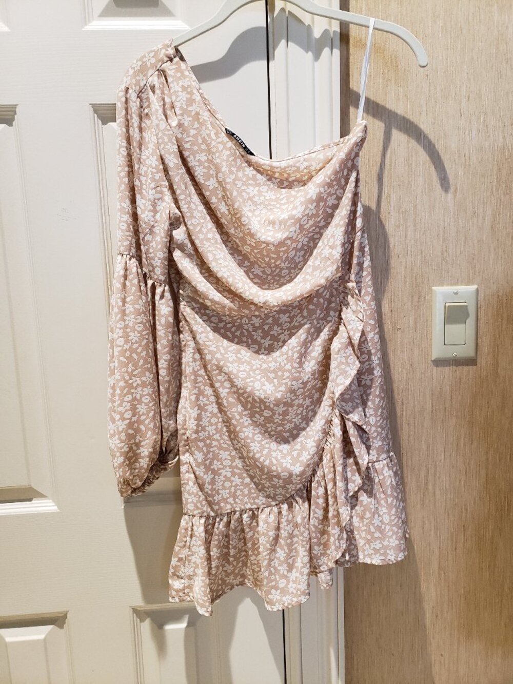 Shein Cute Beige & White Flower Dress -XS  -NWOT